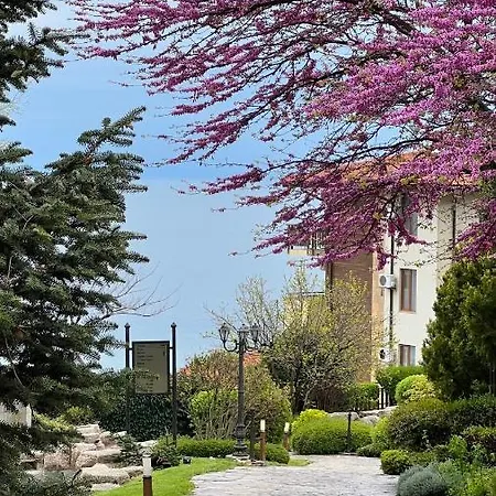 Garden Of Eden Nk Modern J Apartments,